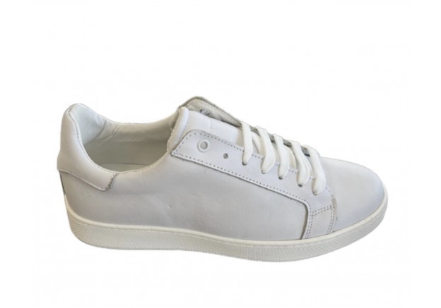 Ανδρικό sneaker δερμάτινο λευκό TOMAK shoes 5060 Ανδρικό sneaker δερμάτινο λευκό TOMAK shoes 5060
