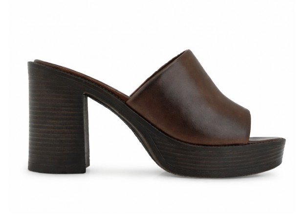 Δερμάτινο γυναικείο mule Tsakiris Mallas σε καφέ χρώμα 100-836