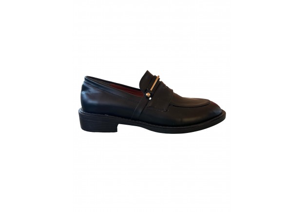 Γυναικεία loafers σε μαύρο χρωμα  Γυναικεία loafers σε μαύρο χρωμα